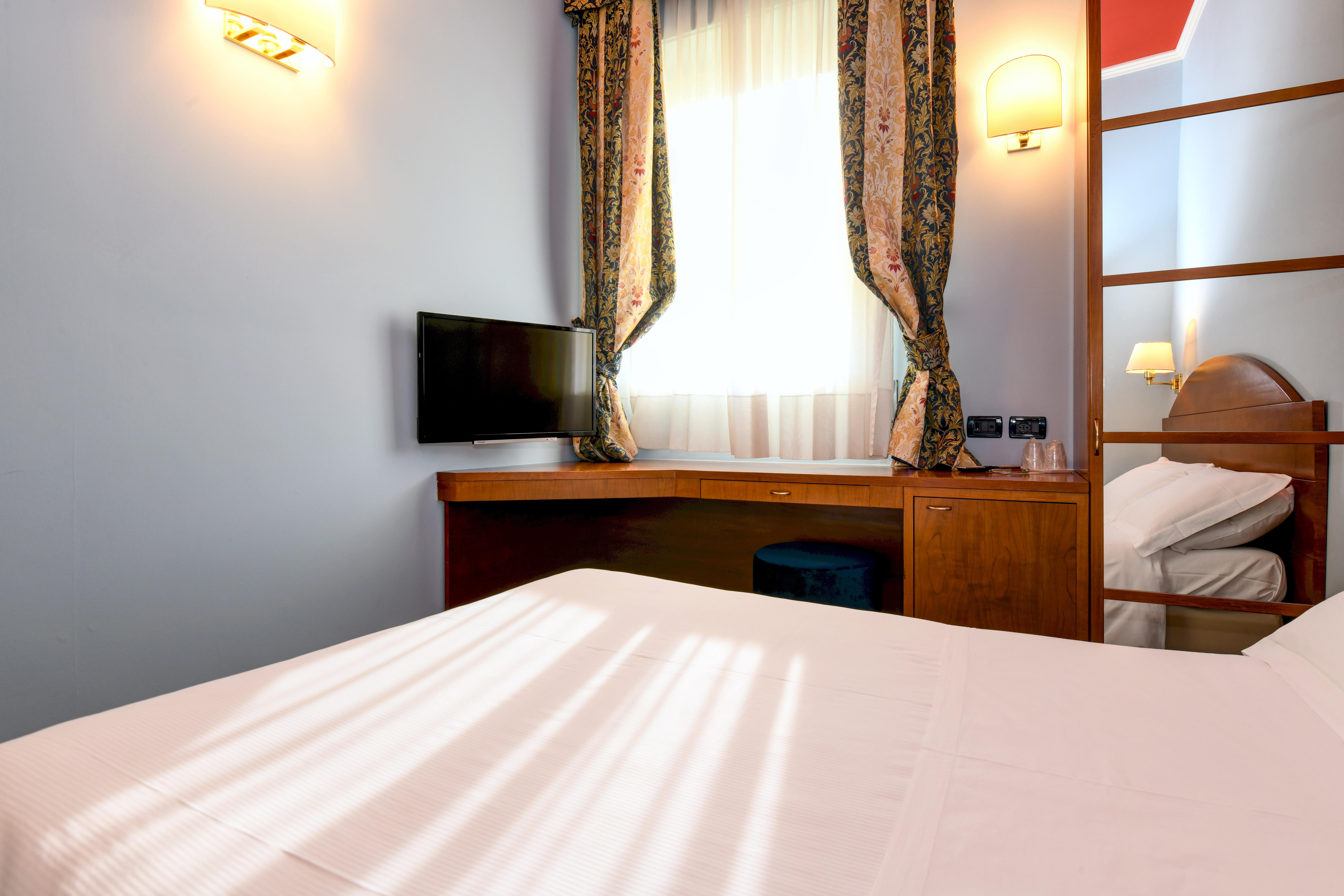 Hotel City Desenzano del Garda Exterior photo