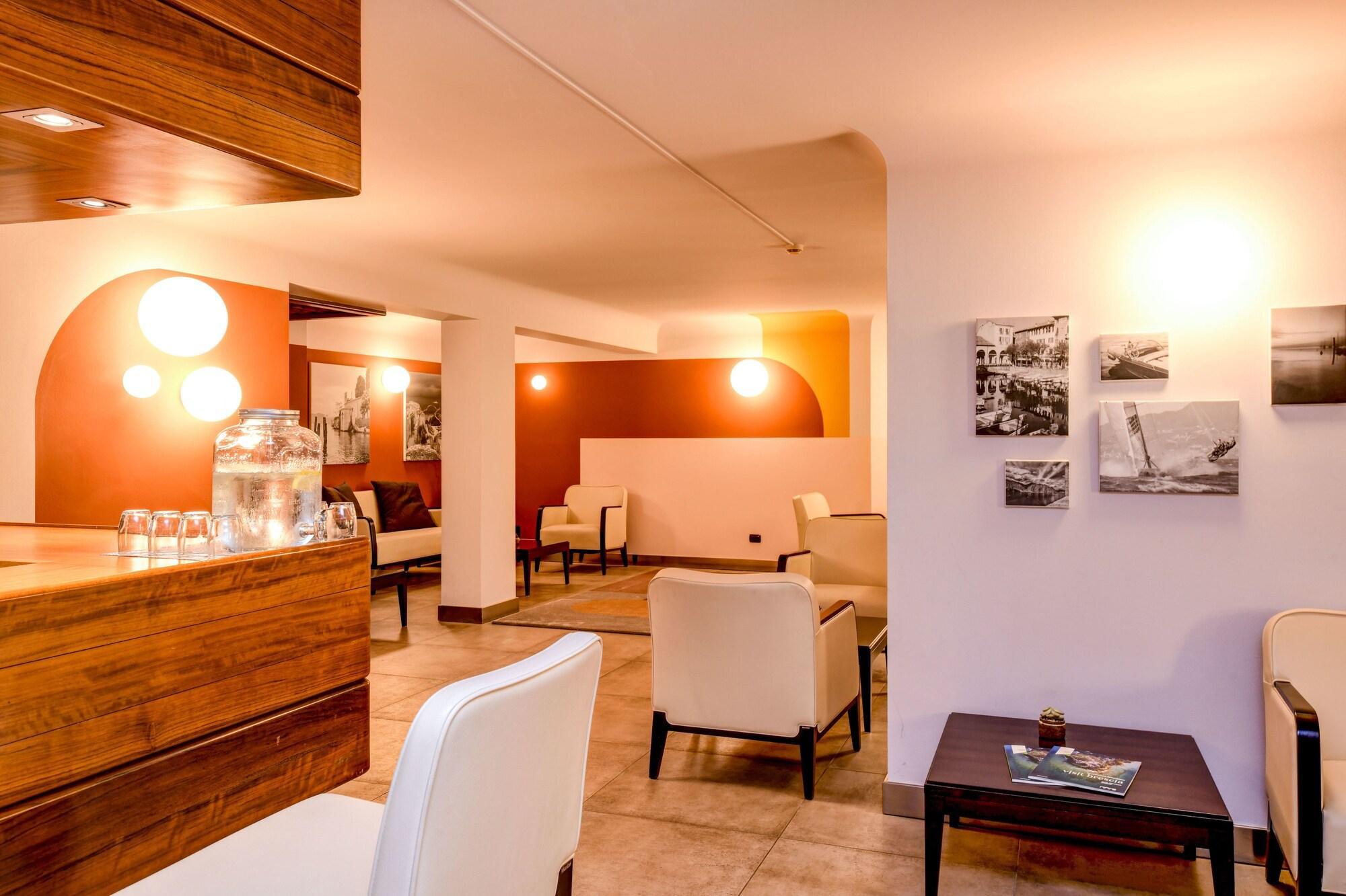 Hotel City Desenzano del Garda Exterior photo